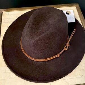 Wyeth Billie is a mid brim fedora